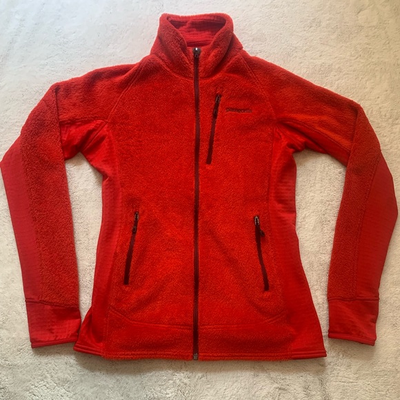 Patagonia R2 Red Fleece Jacket - Picture 5 of 16